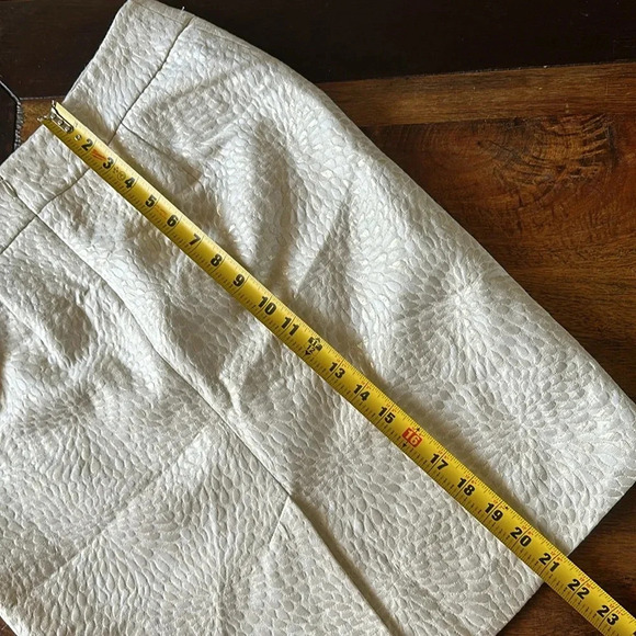 Ann Taylor Loft embossed skirt size 6 EUC - Picture 8 of 9